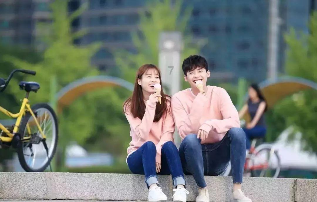 救援秀气的男孩