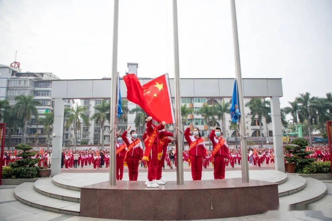 救援受困的鬃狼