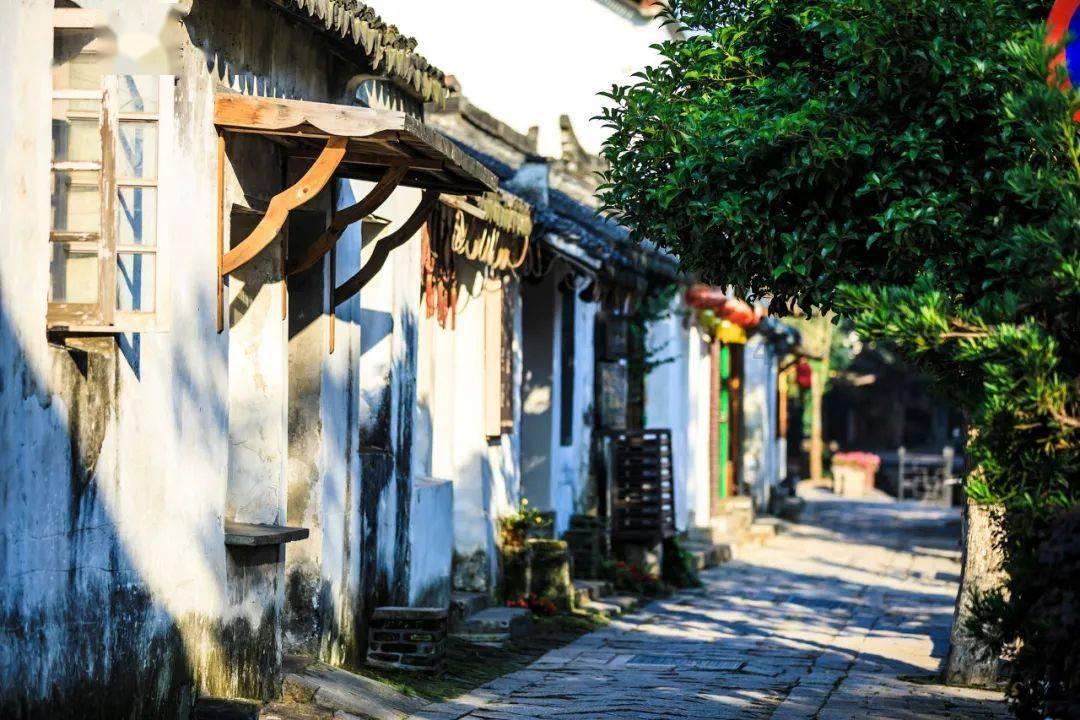 【贵州日报评论员文章】担当实干抓发展｜二论学习贯彻省两会精神