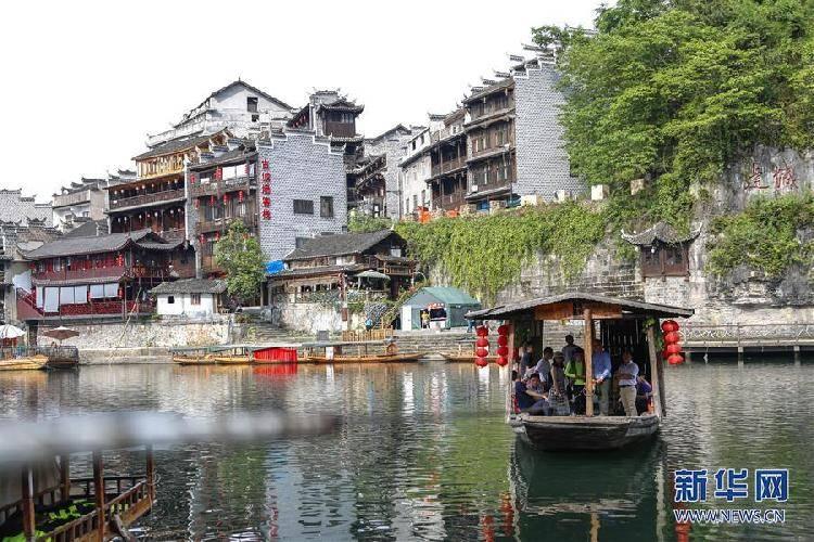 马凡舒穿小短裙直播，堪称第二个“林志玲”，你觉得呢？
